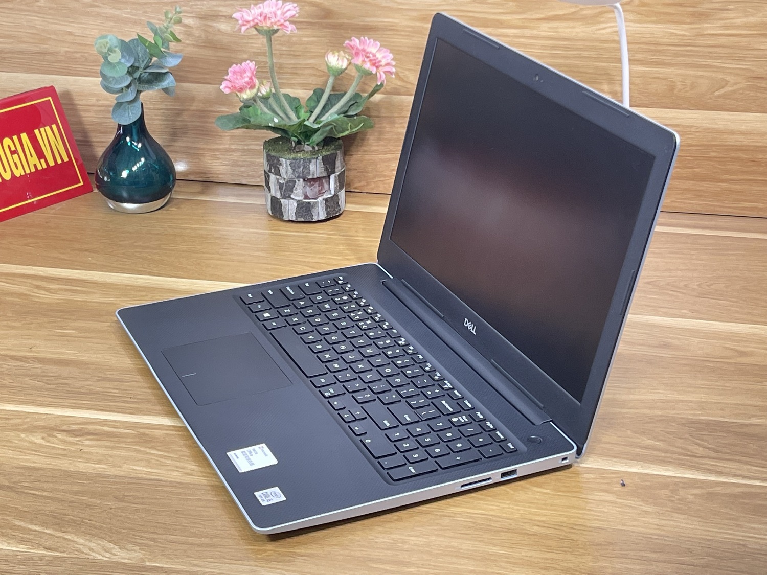 Dell Vostro 3590: I5-10210U| 8GB| 256GB| AMD R610 2Gb |15.6 FHD | V3590