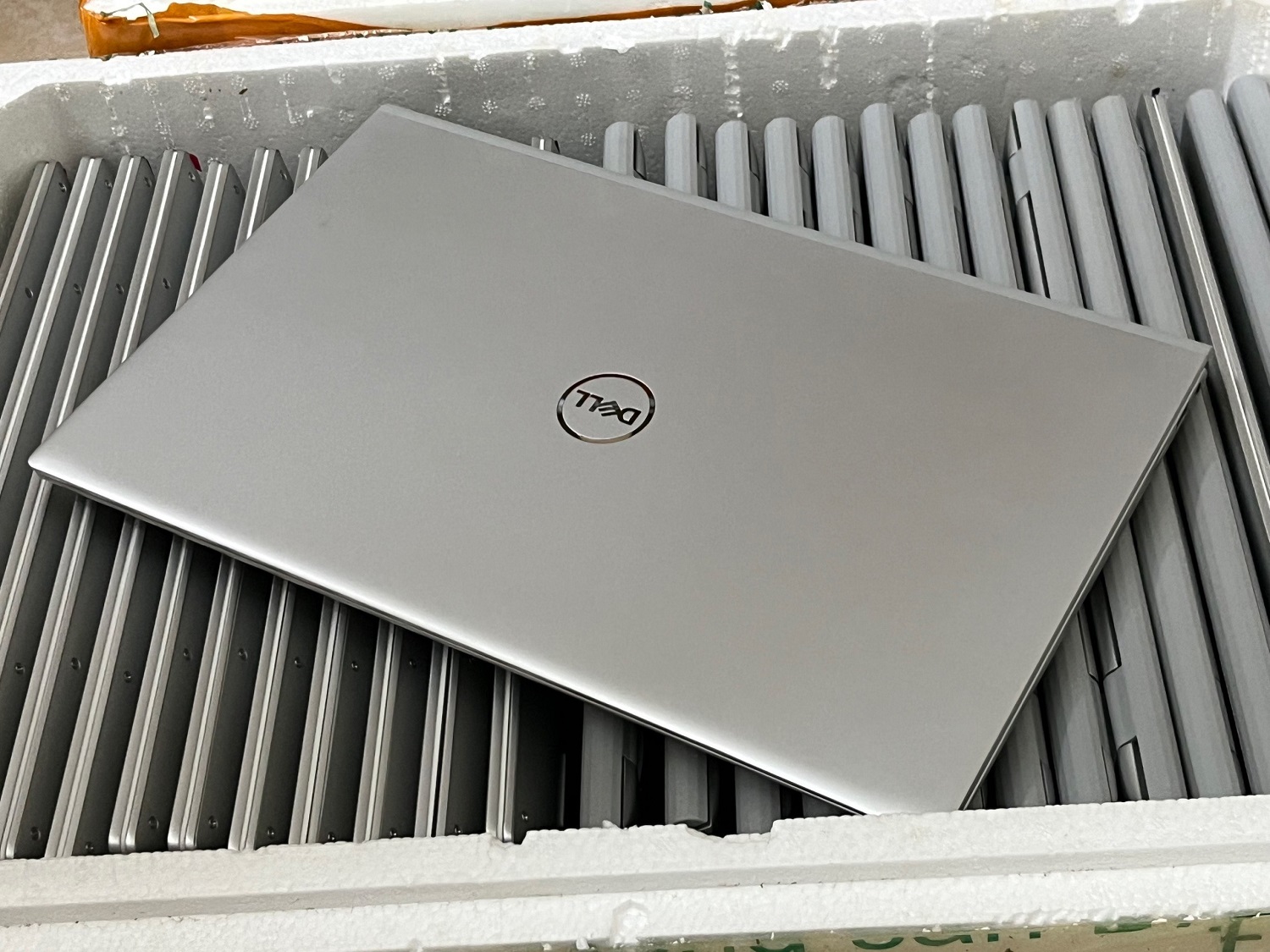 Dell inspiron 5501: i5-1035G1| 8GB| 512GB| MX350 |15.6 FHD | N5501