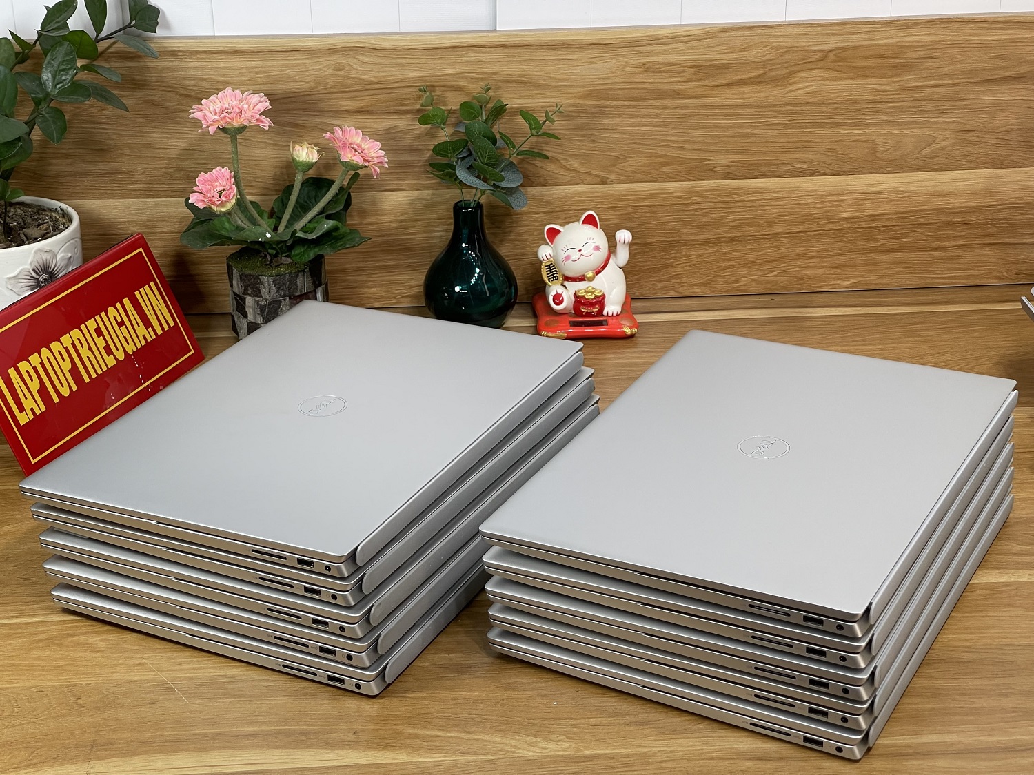 Dell Inspiron 5620: I5-1240P| 16GB| 512GB| 16.1 FHD+ Máy đẹp Likenew
