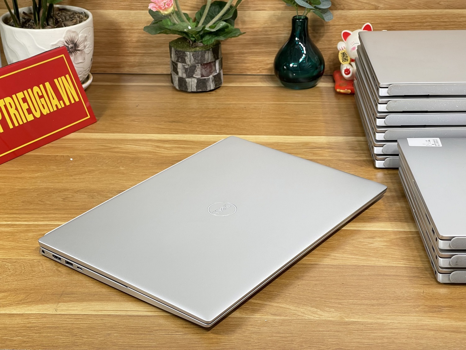 Dell Inspiron 5620: I5-1240P| 16GB| 512GB| 16.1 FHD+ Máy đẹp Likenew