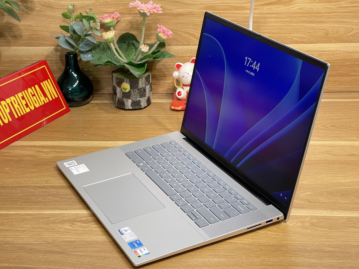 Dell Inspiron 5630: i5-1340P| 16GB| 512GB| 16.1 FHD+ Máy đẹp Likenew