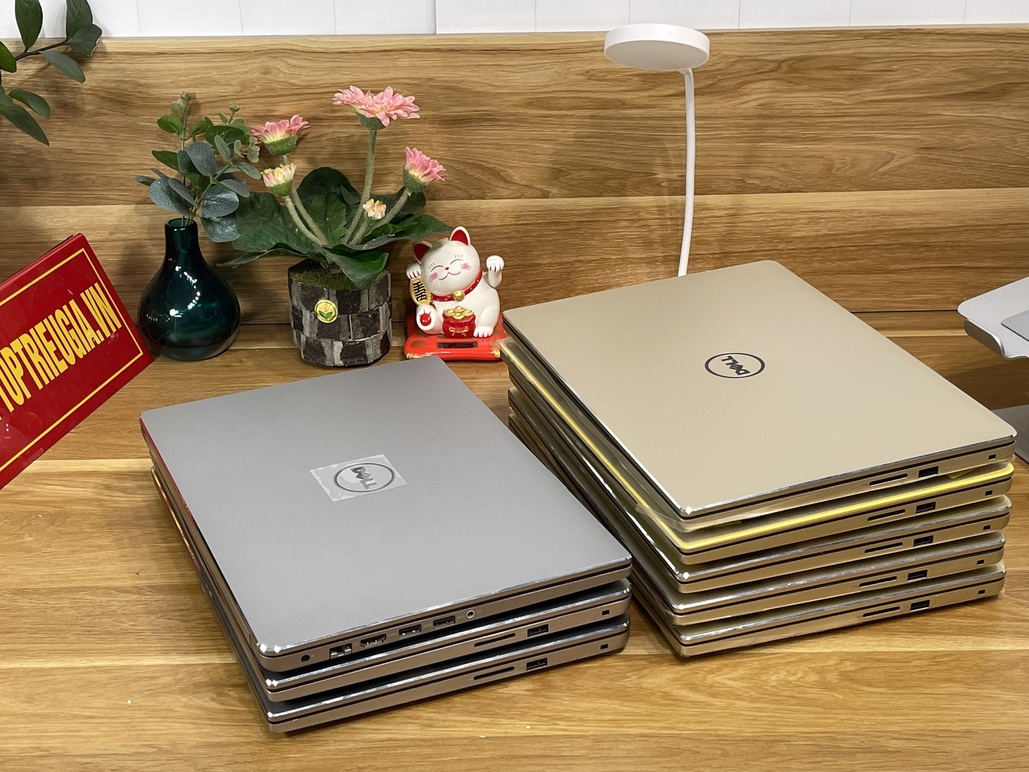 Laptop Dell Inspiron 15R 7560: i5-7200U| 8GB| 128GB + 500GB| 15.6HD máy Đẹp Likenew