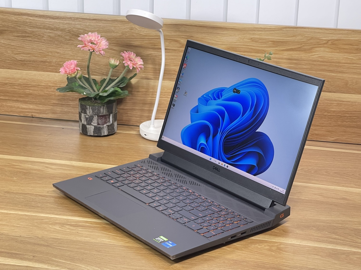Dell Gaming G15 5520: i7 12700H, 16GB, 512GB, NVIDIA RTX 3060 , 15.6” FHD 165Hz - đẹp 99%