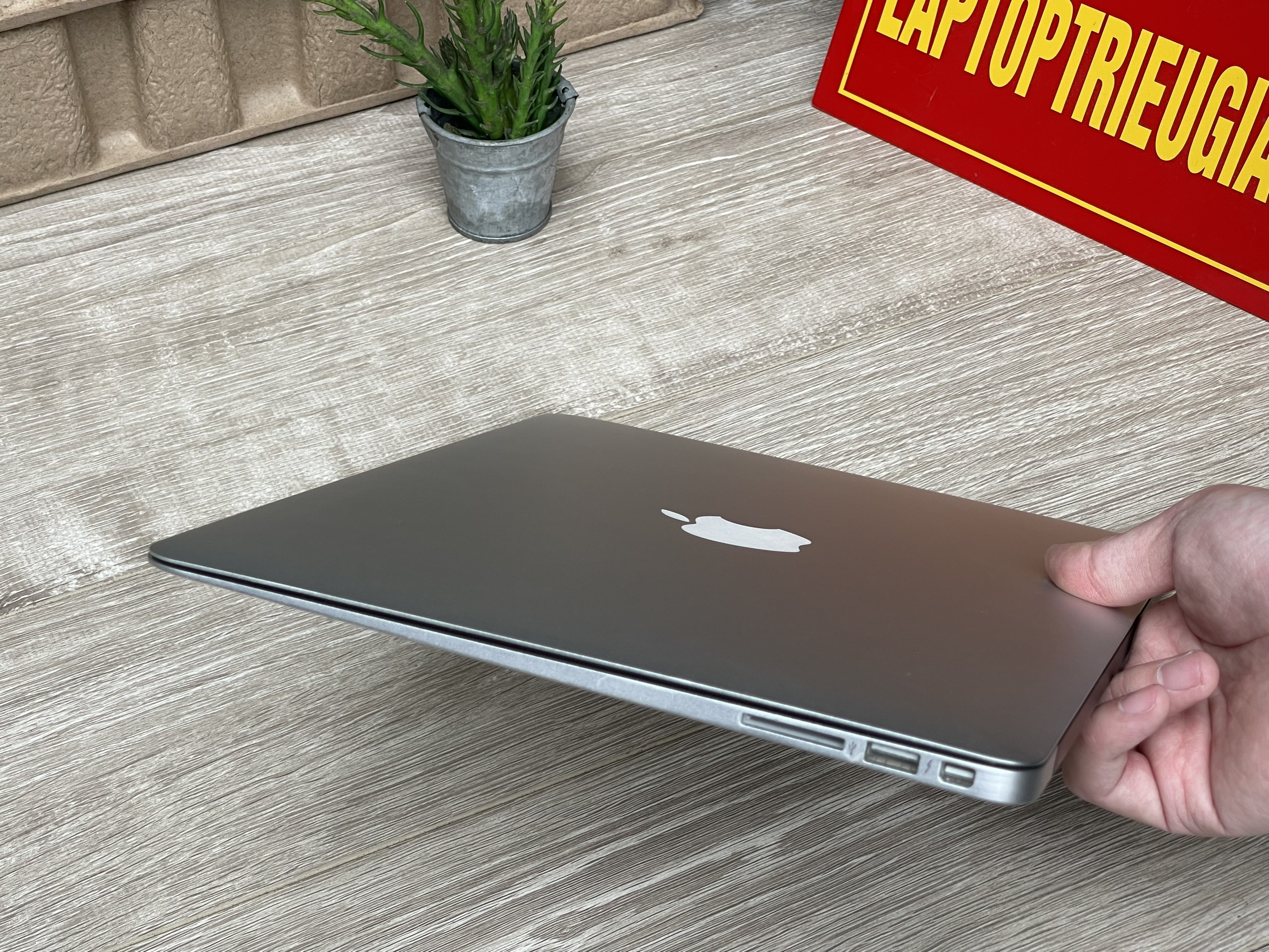 Macbook Air MQD32 ( đời 2017 ) : i5 | Ram 8Gb| SSD 128Gb | Màn 13.3 inch Retina