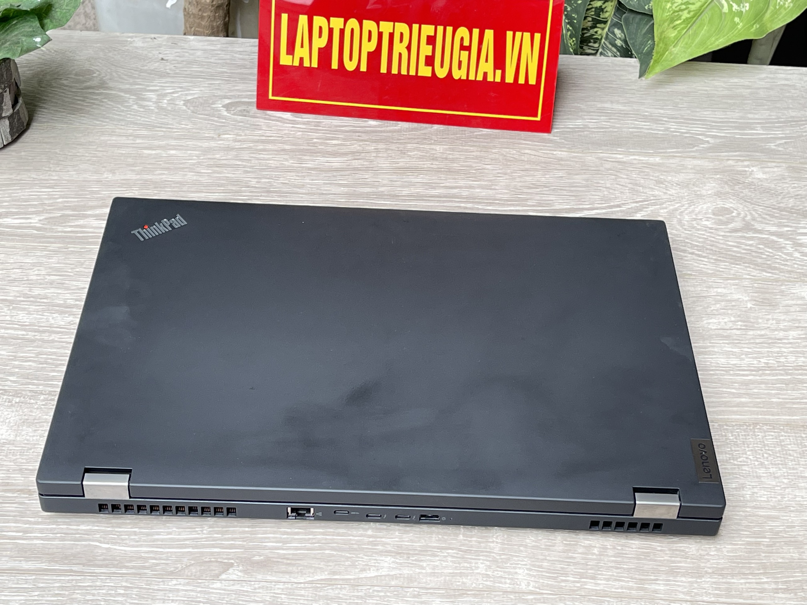 Lenovo ThinkPad P17: i5-10400H| RAM 8GB| SSD 512GB| Quadro T1000 | 17.3 FHD