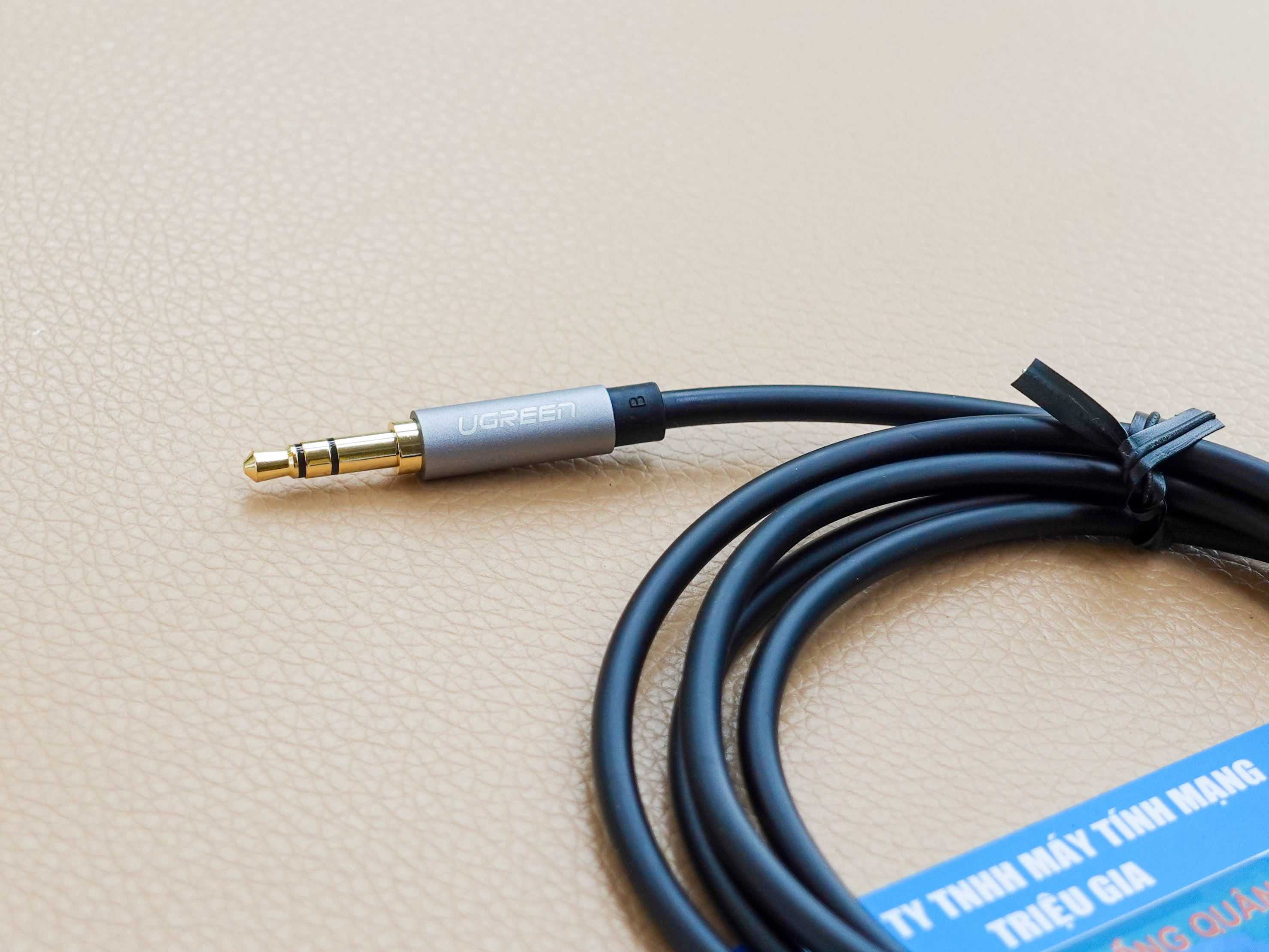 Cáp Audio 3.5mm âm dương chính hãng Ugreen 10594 cao cấp dài 2m Màu Đen